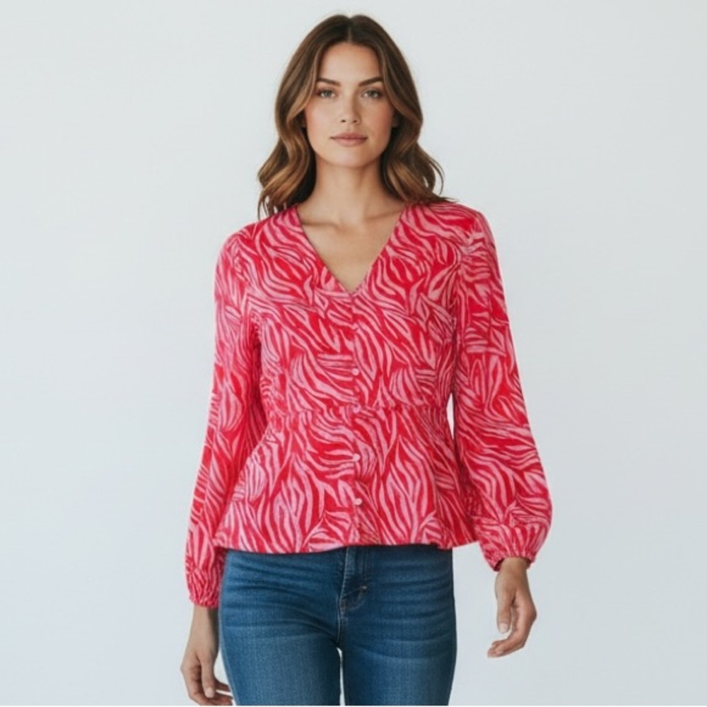 DressBerry Leafy Vibe Brush Strokes
Top pink long sleeve fitted waist size M